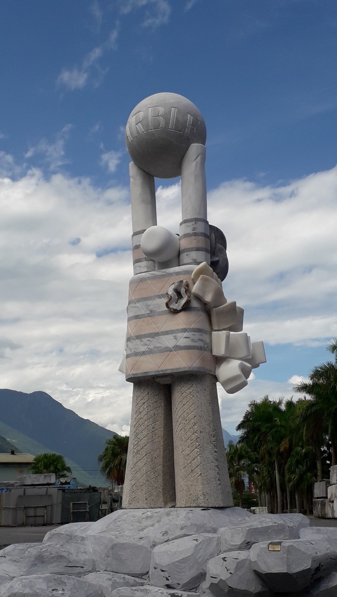 "HOMME DE MARBRE"  148x138x260 cm-marbre, onyx, granit  -2019