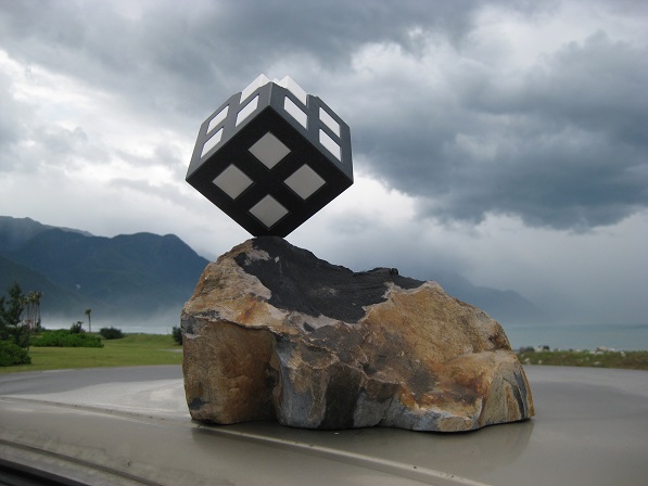 "STRUCTURE DE L'UNIVER"  -35x25x32 cm -granit, marbre, bois fossilise,