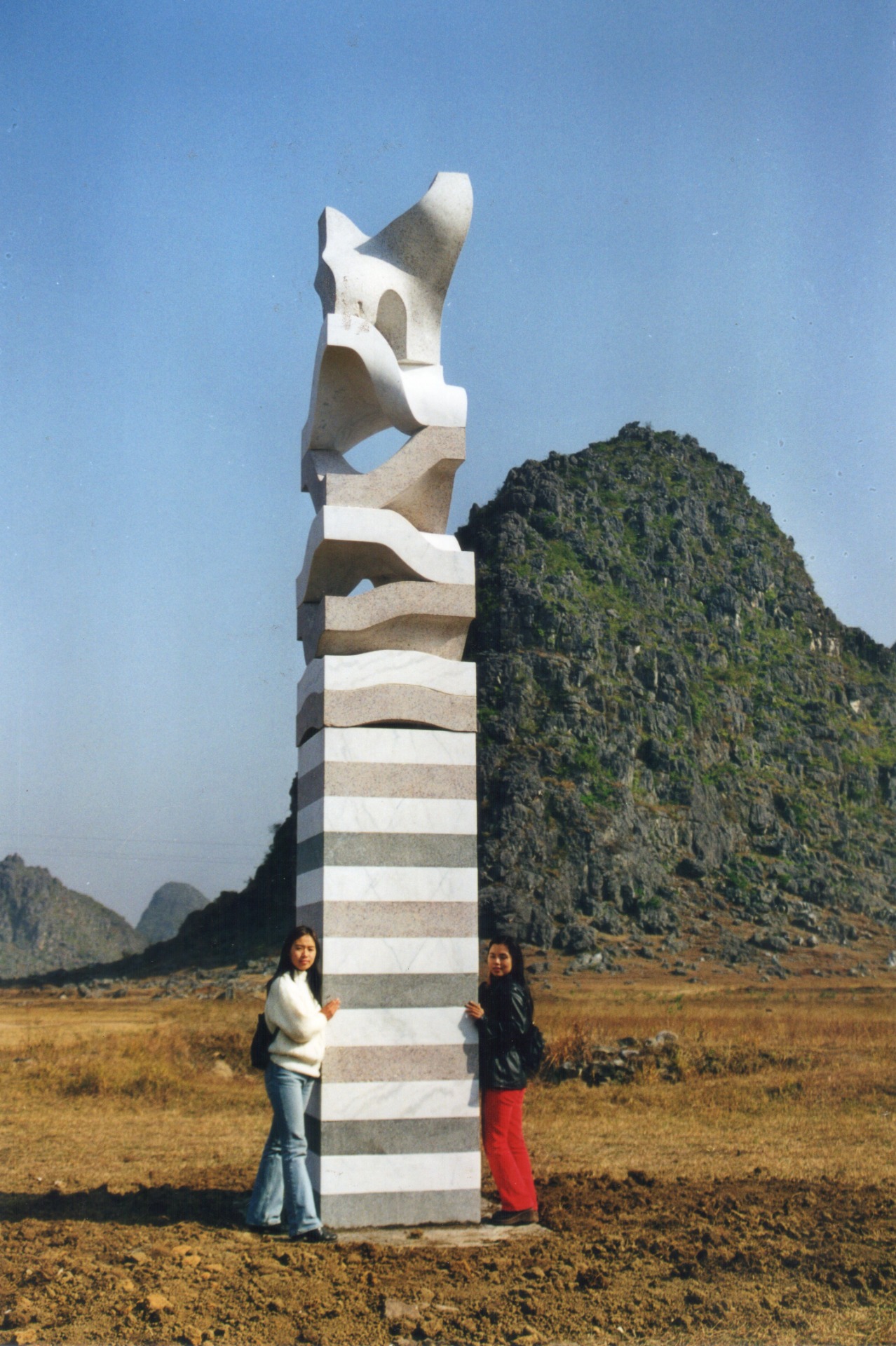 "SEDIMENTATION" 90x90x650 cm marbre, granit, 1998